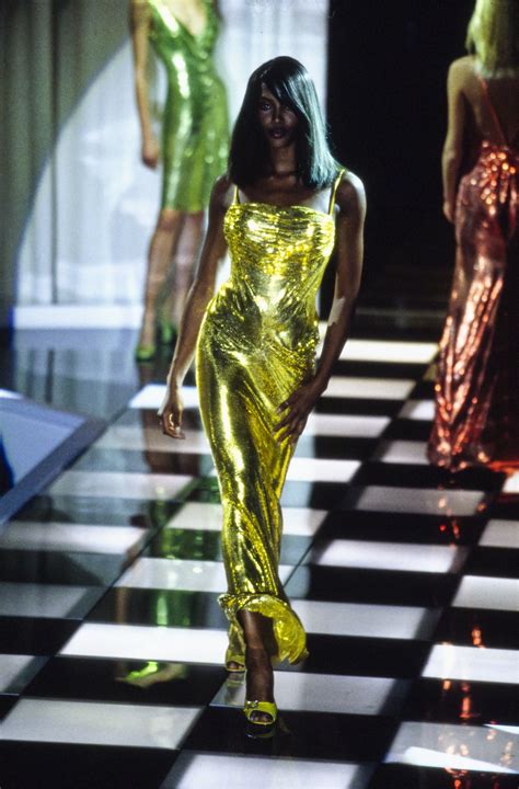 naomi campbell versace kleid|naomi campbell murder.